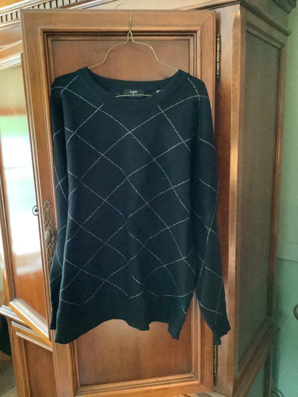 Tahari sweater size L